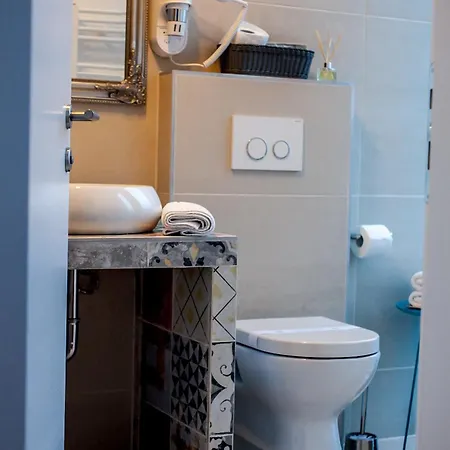 Flex Selfcheckins - - - 8 - Centre Bed & Breakfast 4*