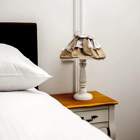 Bed & Breakfast Flex Selfcheckins - - - 8 - Centre 4*