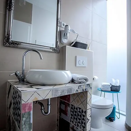 Bed & Breakfast Flex Selfcheckins - - - 8 - Centre 4*