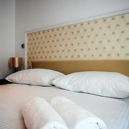 Bed & Breakfast Flex Selfcheckins - - - 8 - Centre 4*