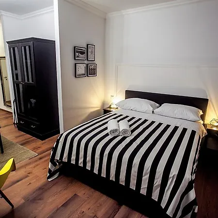 Bed & Breakfast Flex Selfcheckins - - - 8 - Centre