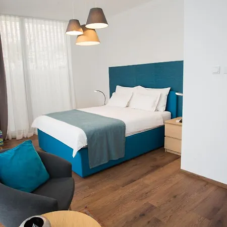 Bed & Breakfast Flex Selfcheckins - - - 8 - Centre 4*